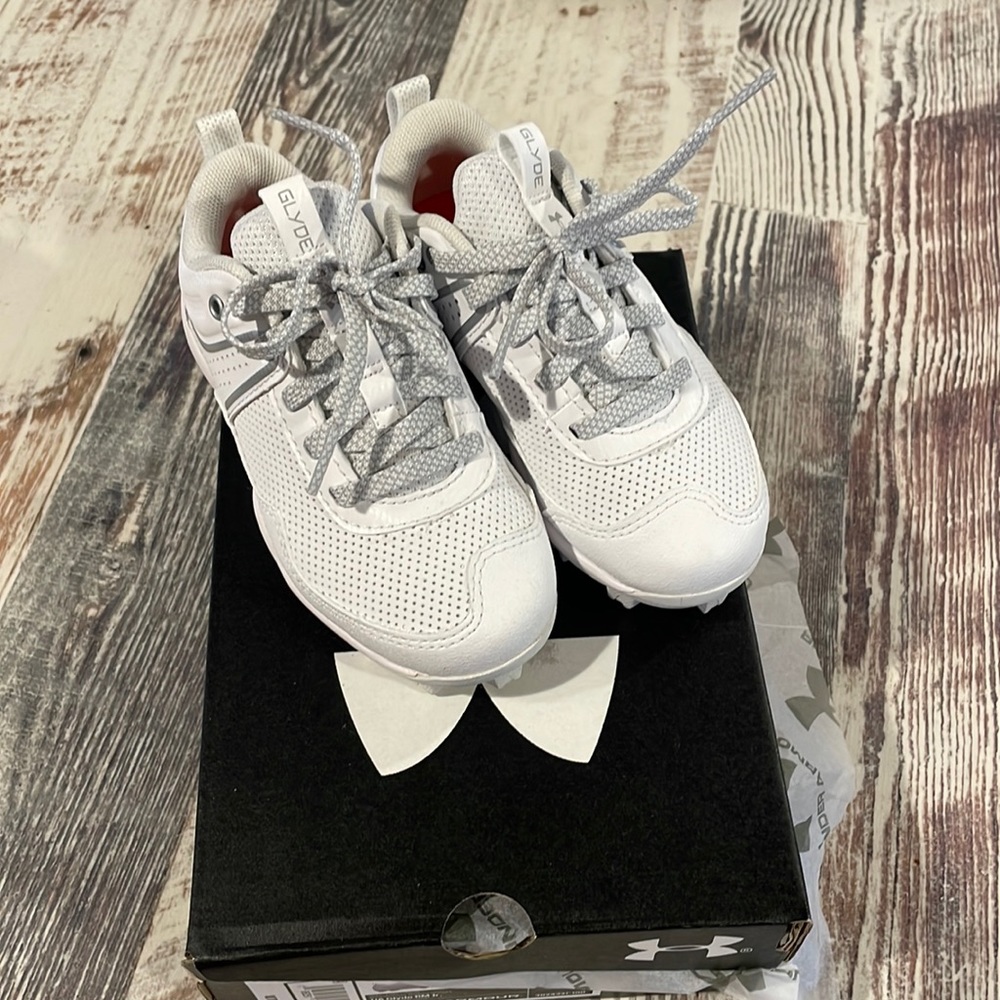 10C Tee ball cleats